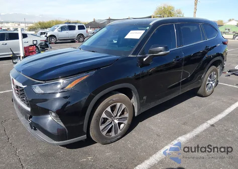 2022 Toyota Highlander Xle z USA, uszkodzony, nr VIN 5TDHZRAH5NS114873